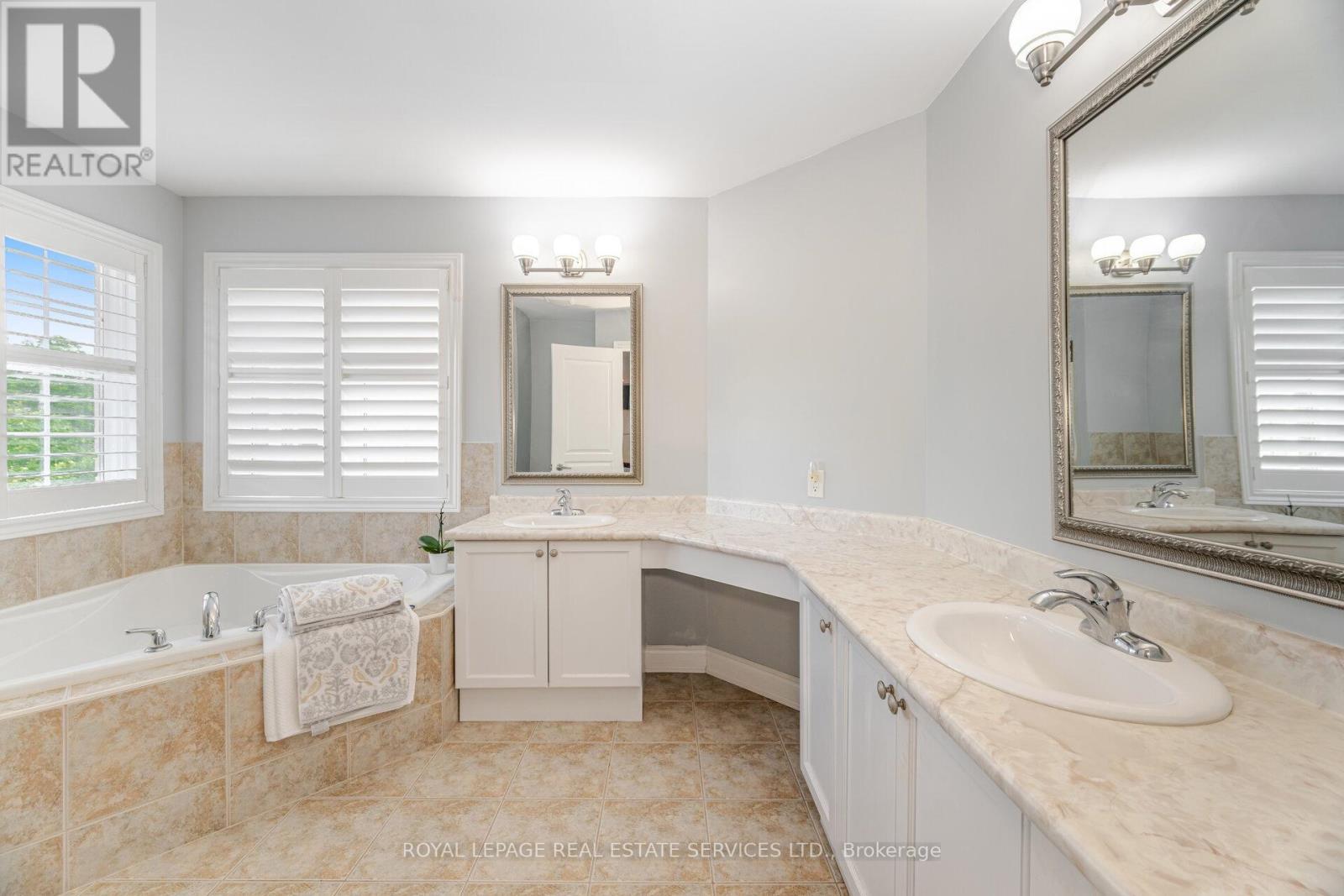 












215 BURLOAK DRIVE

,
Oakville,




Ontario
L6L6T6


