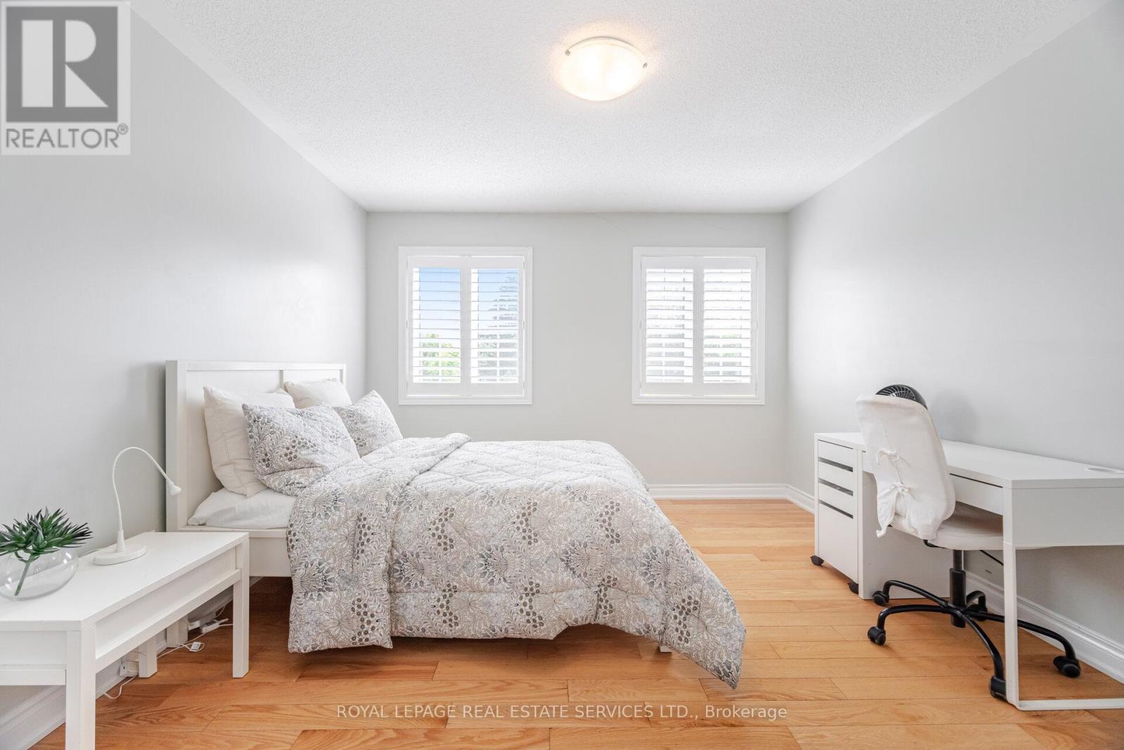 












215 BURLOAK DRIVE

,
Oakville,




Ontario
L6L6T6

