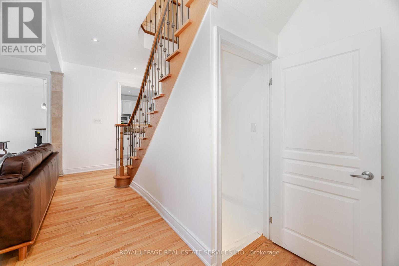 












215 BURLOAK DRIVE

,
Oakville,




Ontario
L6L6T6

