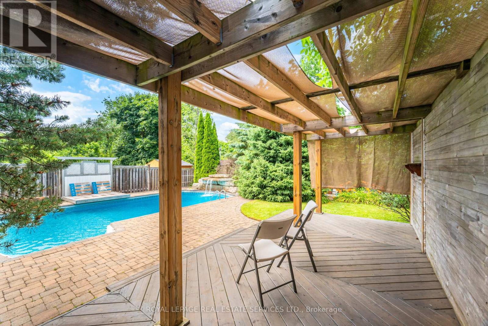 












215 BURLOAK DRIVE

,
Oakville,




Ontario
L6L6T6

