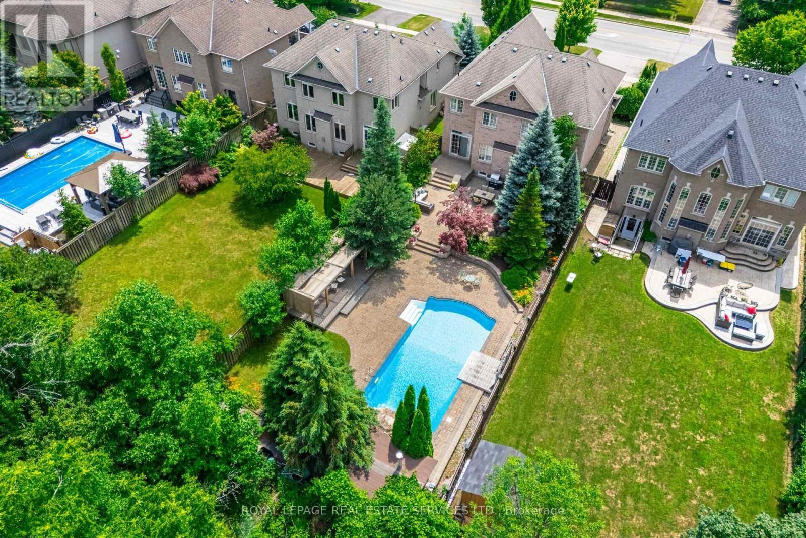 












215 BURLOAK DRIVE

,
Oakville,




Ontario
L6L6T6

