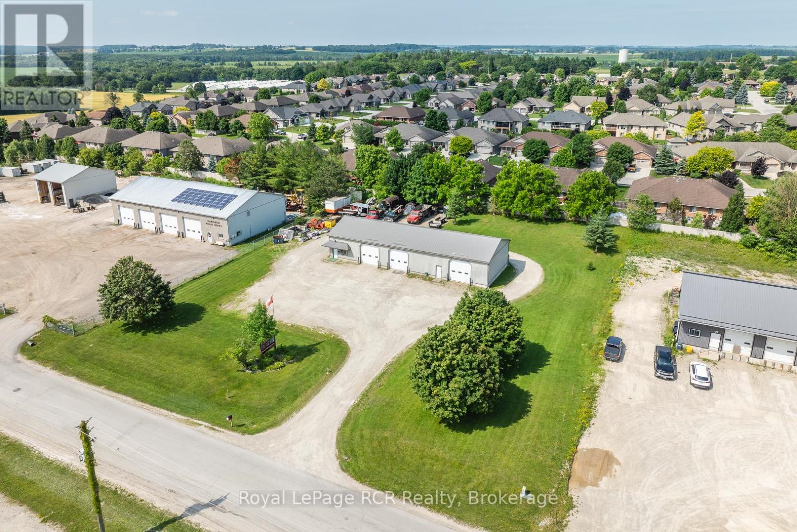 












74 14TH AVENUE

,
Hanover,




Ontario
N4N3V9

