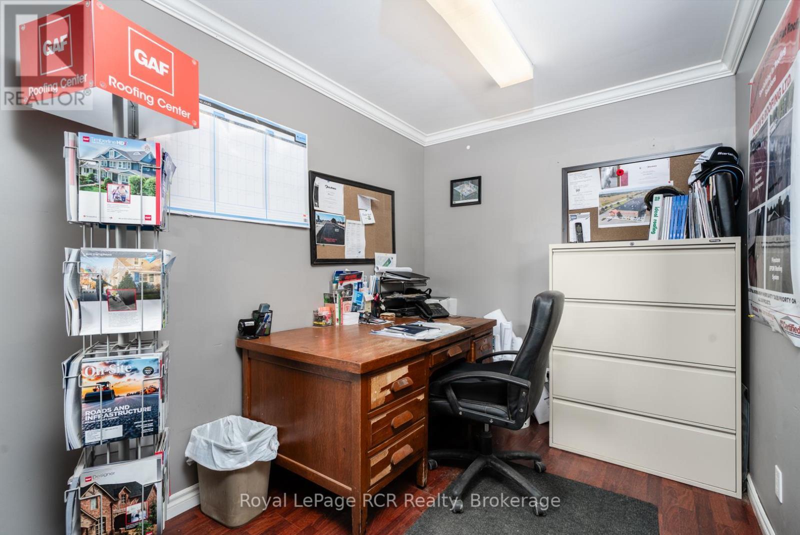 












74 14TH AVENUE

,
Hanover,




Ontario
N4N3V9

