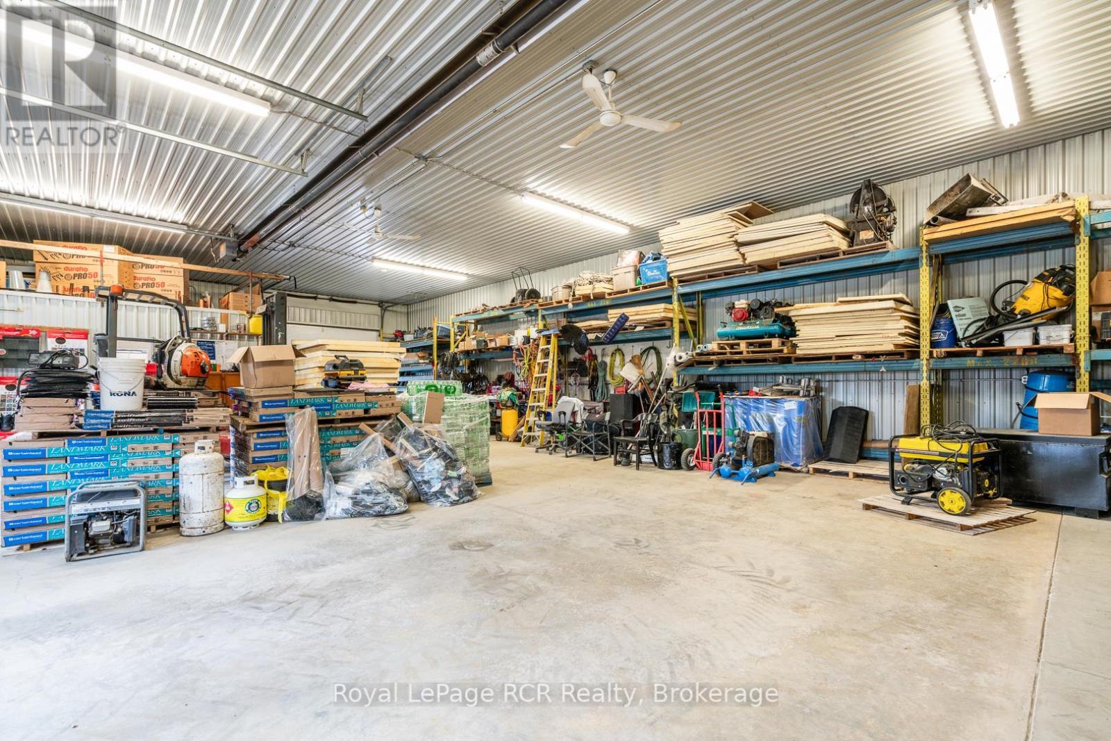 












74 14TH AVENUE

,
Hanover,




Ontario
N4N3V9

