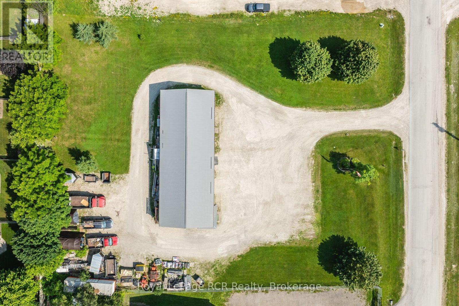 












74 14TH AVENUE

,
Hanover,




Ontario
N4N3V9

