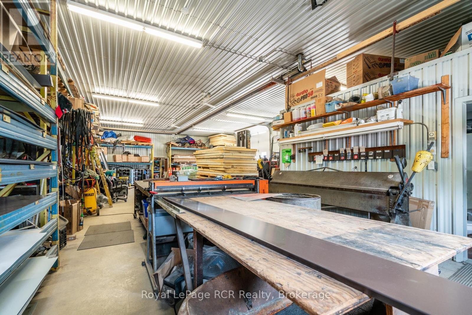 












74 14TH AVENUE

,
Hanover,




Ontario
N4N3V9

