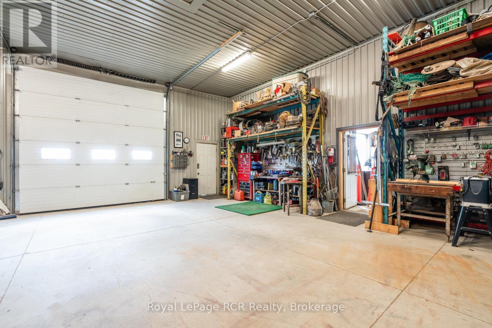 












74 14TH AVENUE

,
Hanover,




Ontario
N4N3V9

