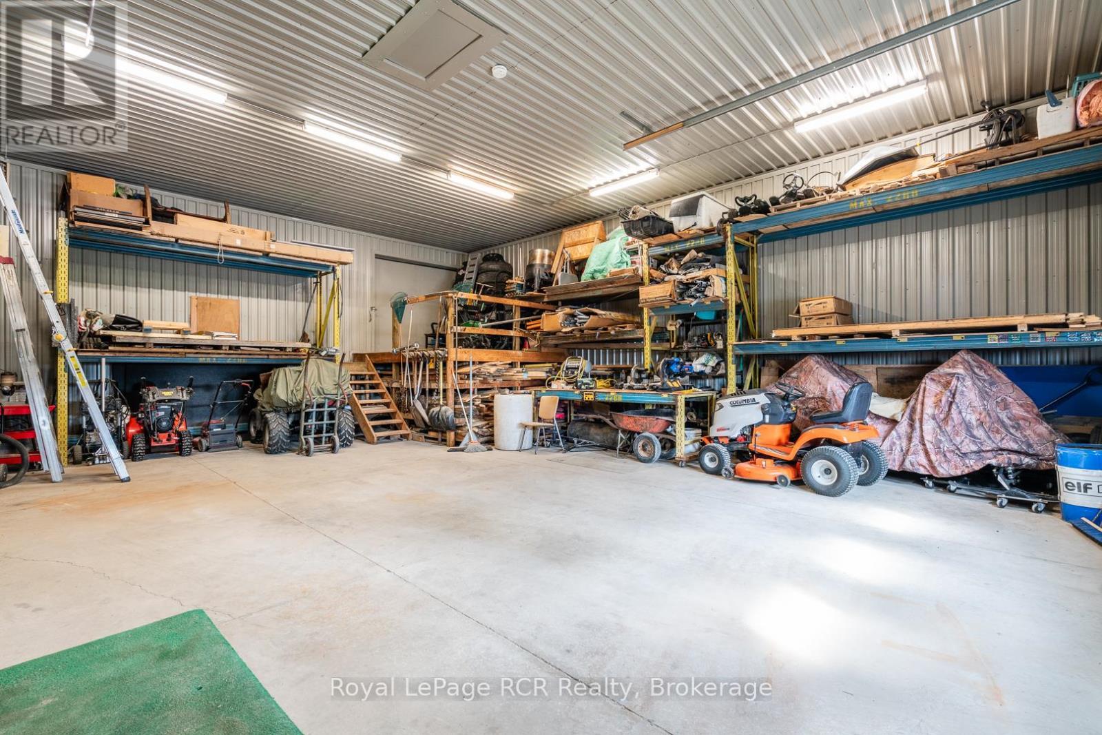 












74 14TH AVENUE

,
Hanover,




Ontario
N4N3V9

