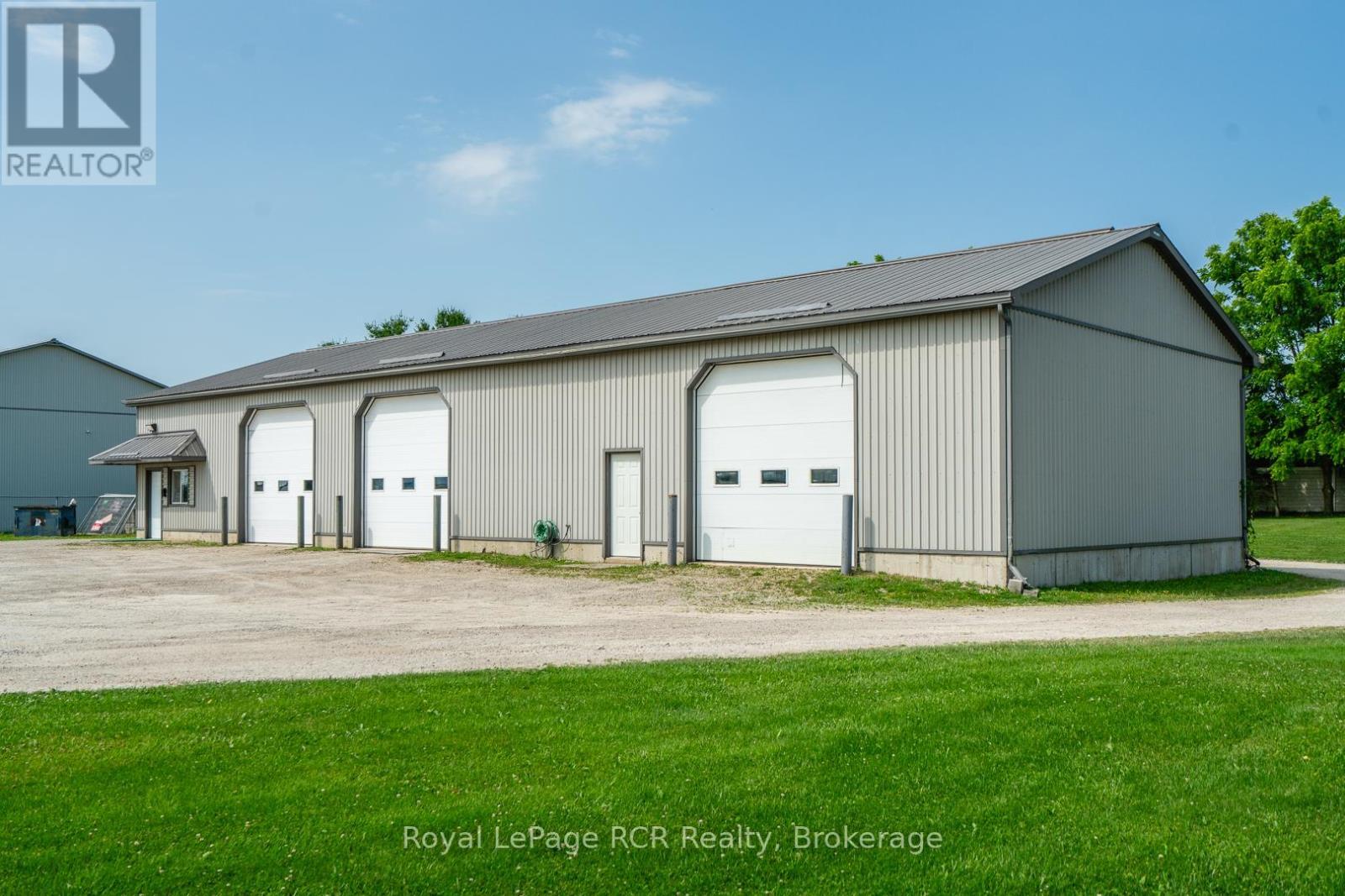 












74 14TH AVENUE

,
Hanover,




Ontario
N4N3V9

