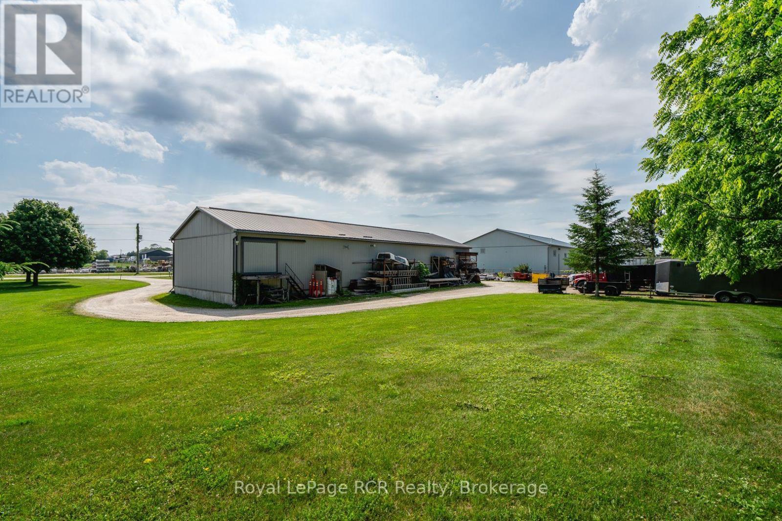 












74 14TH AVENUE

,
Hanover,




Ontario
N4N3V9

