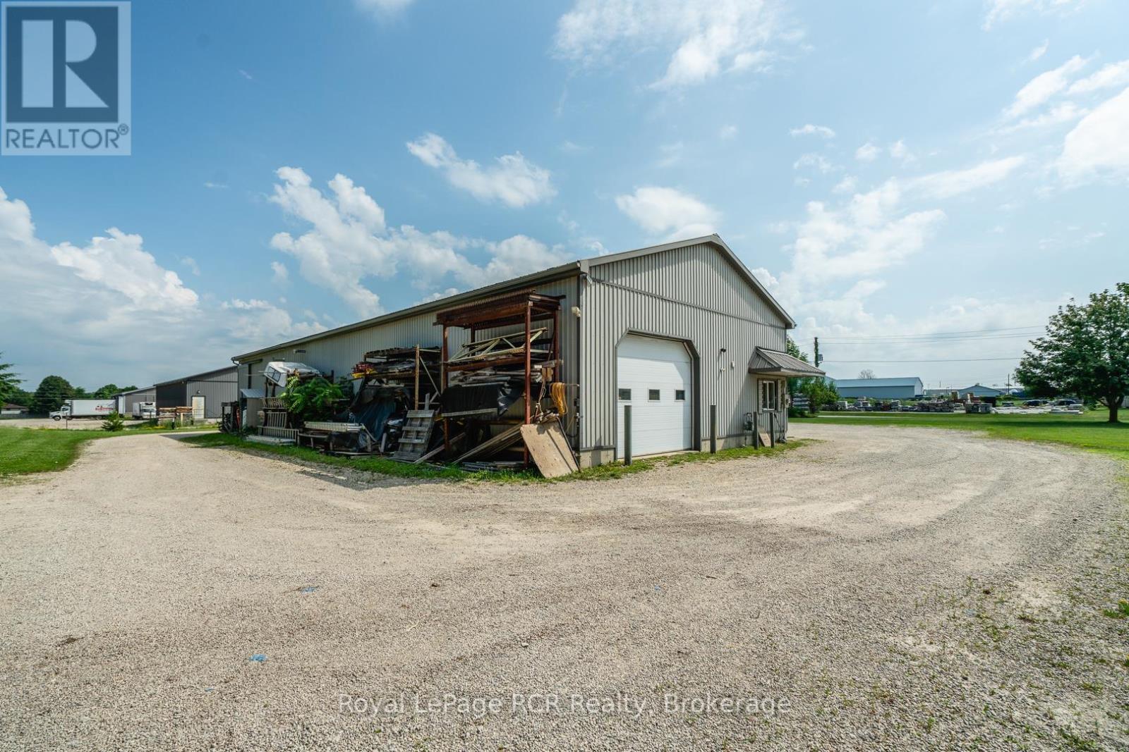 












74 14TH AVENUE

,
Hanover,




Ontario
N4N3V9


