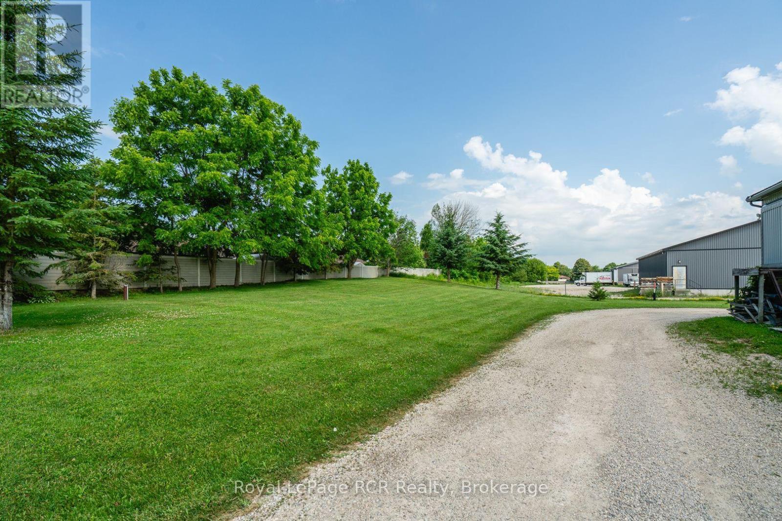 












74 14TH AVENUE

,
Hanover,




Ontario
N4N3V9

