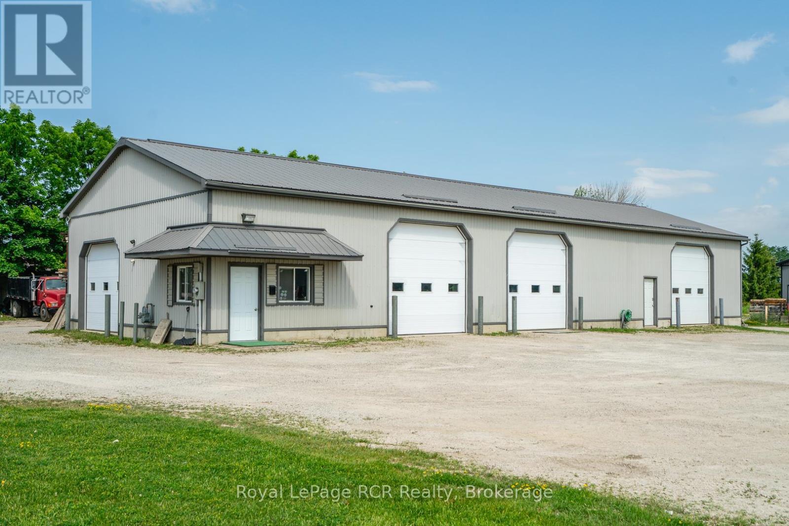 












74 14TH AVENUE

,
Hanover,




Ontario
N4N3V9

