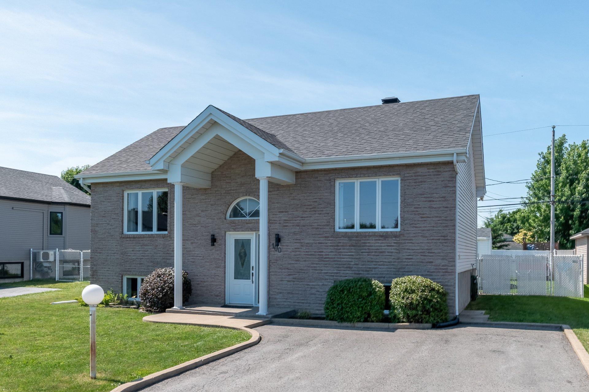 









100


Rue Perron

,
Saint-Philippe,




QC
J0L2K0

