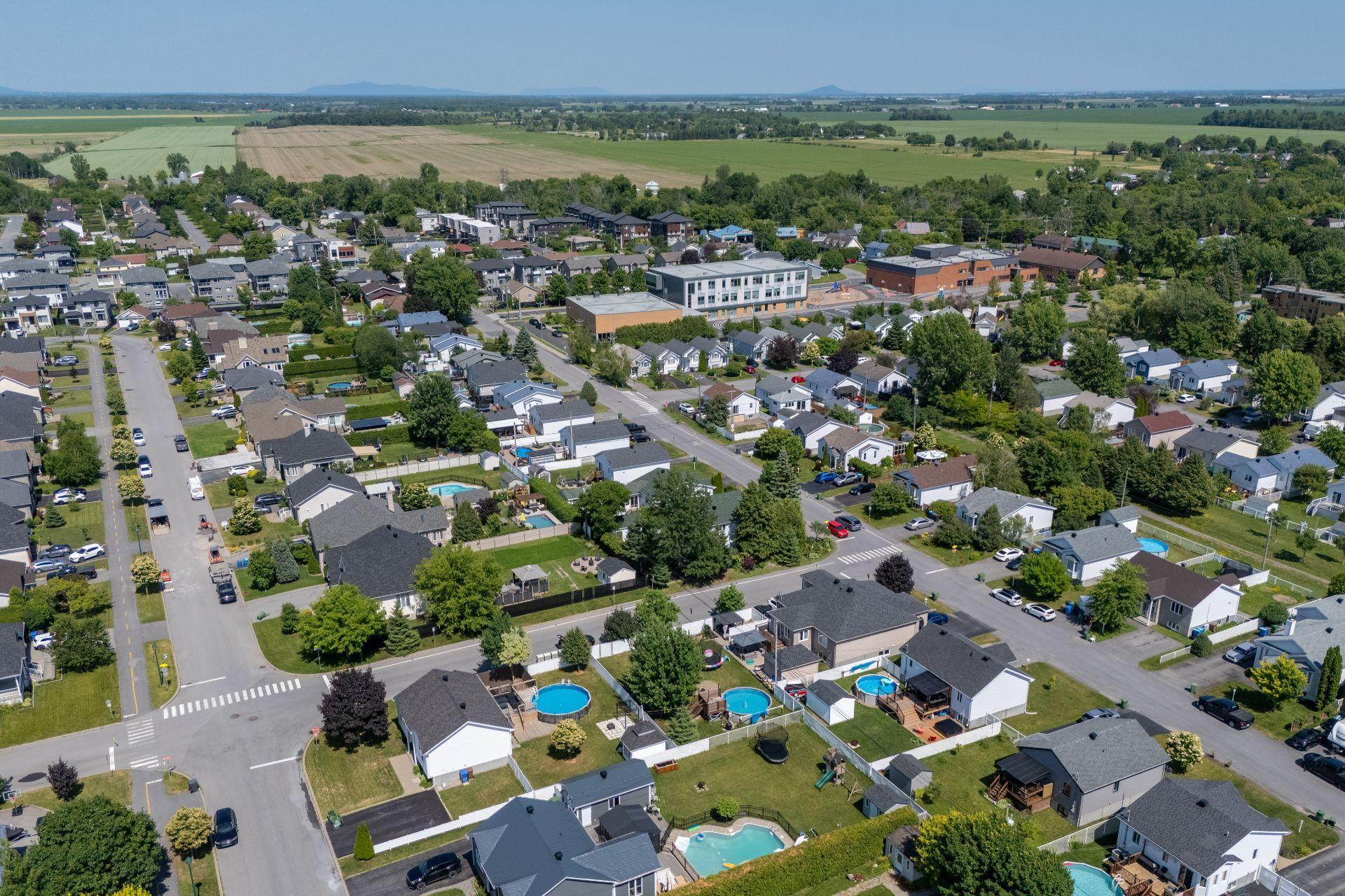 









100


Rue Perron

,
Saint-Philippe,




QC
J0L2K0

