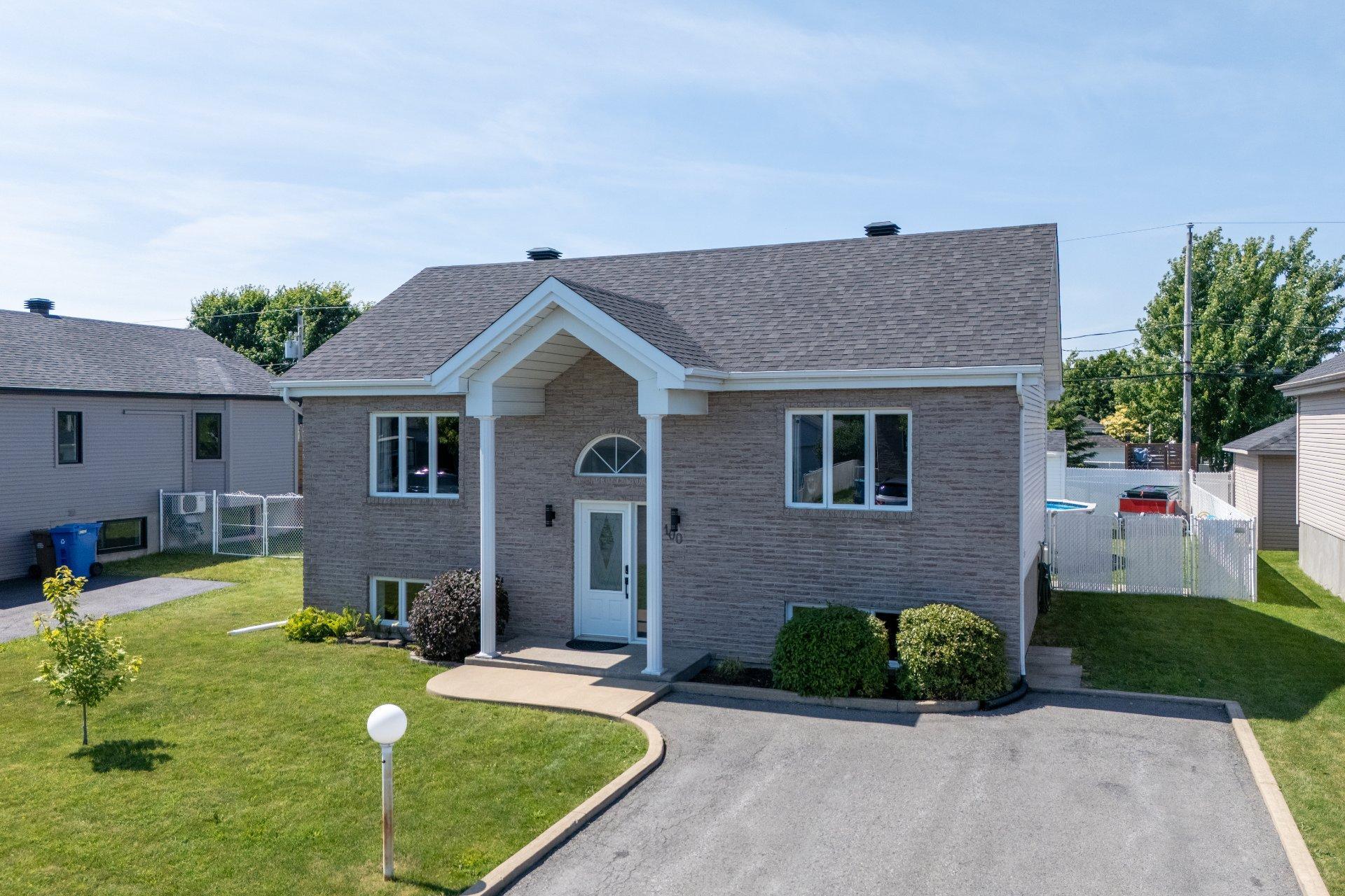 









100


Rue Perron

,
Saint-Philippe,




QC
J0L2K0

