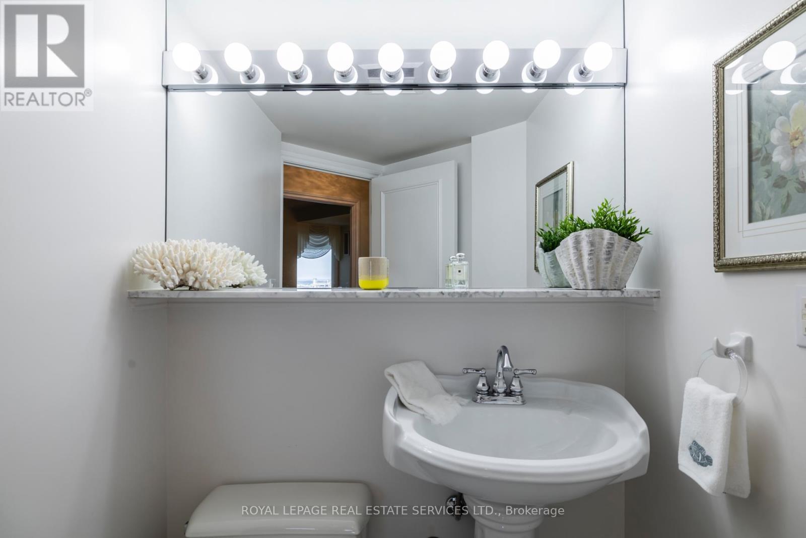 












4302 - 1 PALACE PIER COURT

,
Toronto,




Ontario
M8V3W9

