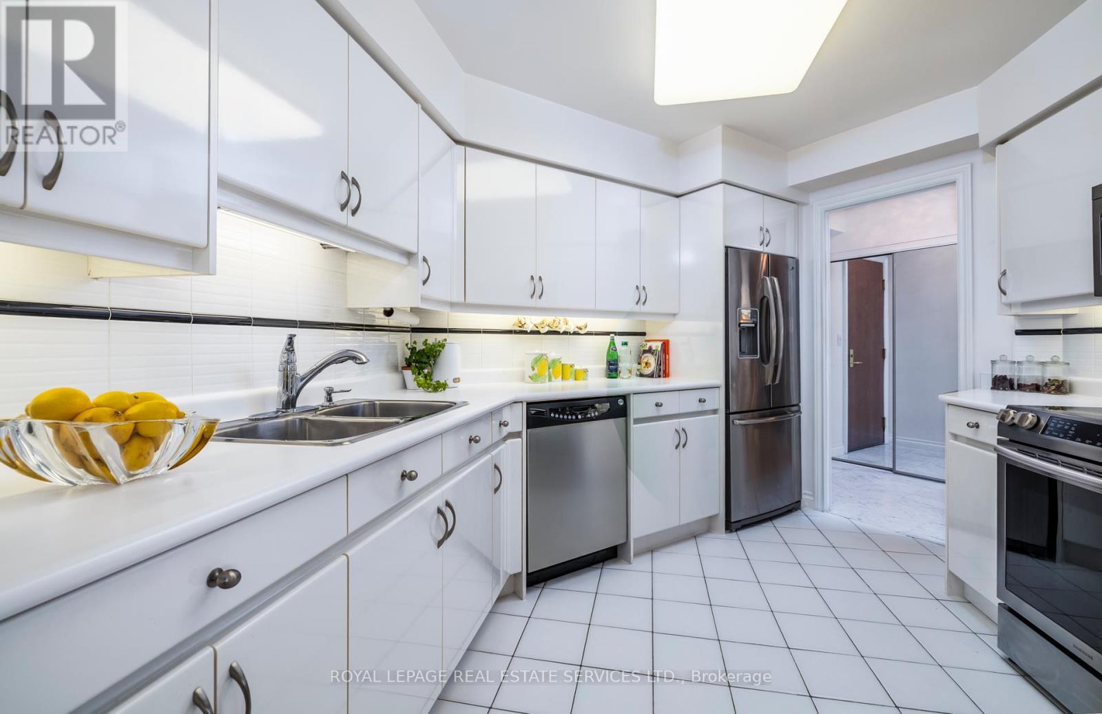 












4302 - 1 PALACE PIER COURT

,
Toronto,




Ontario
M8V3W9

