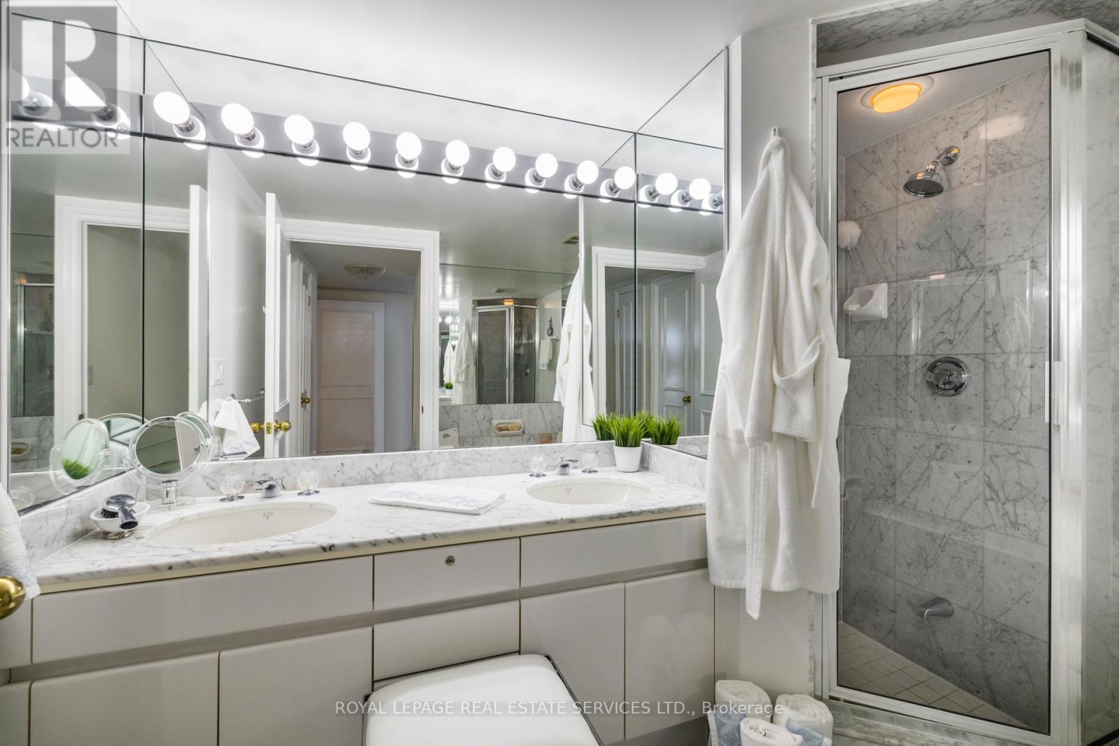 












4302 - 1 PALACE PIER COURT

,
Toronto,




Ontario
M8V3W9

