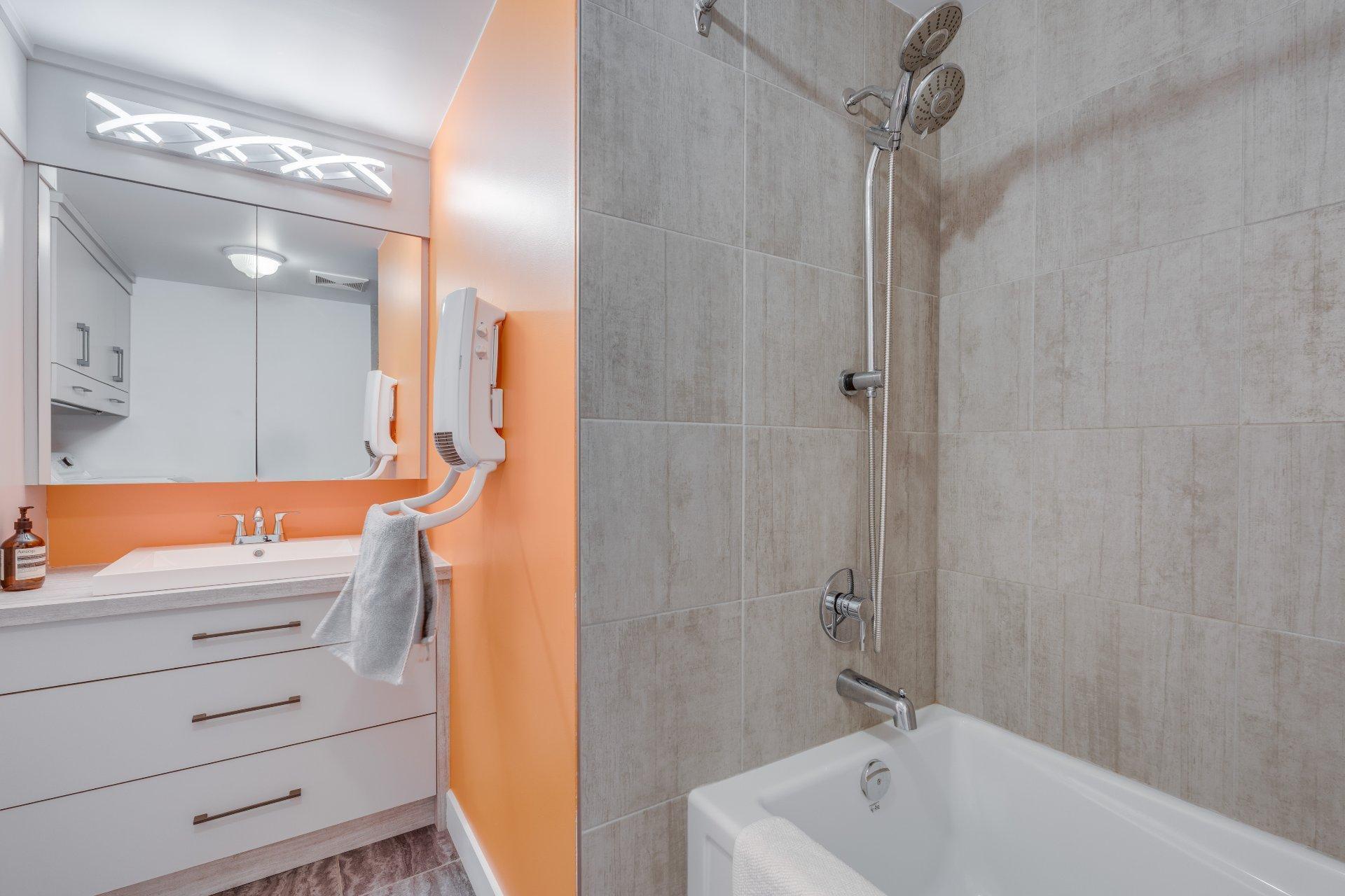









100


Rue du Lac

, 207,
Sherbrooke (Brompton/Rock Forest/Saint-Élie/Deauville),




QC
J1N3M8


