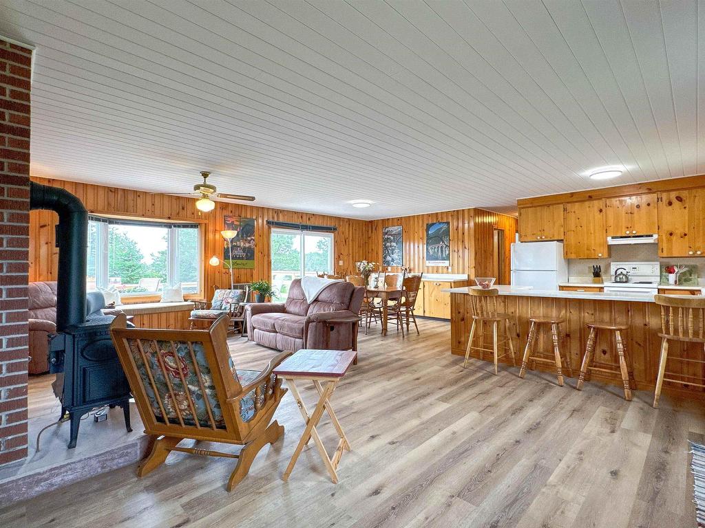 












227 Hummingbird Court

,
Oyster Bed Bridge,







PE
C1E 0N8

