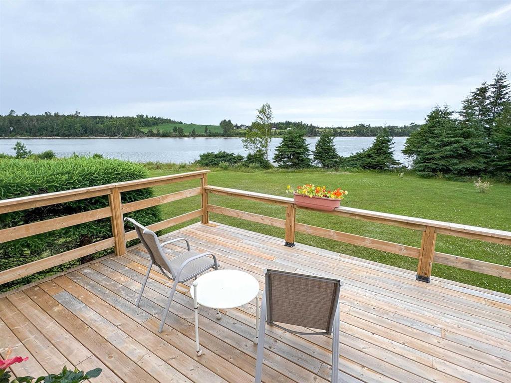 












227 Hummingbird Court

,
Oyster Bed Bridge,







PE
C1E 0N8

