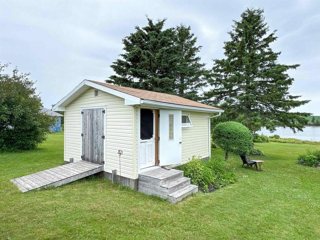 












227 Hummingbird Court

,
Oyster Bed Bridge,







PE
C1E 0N8

