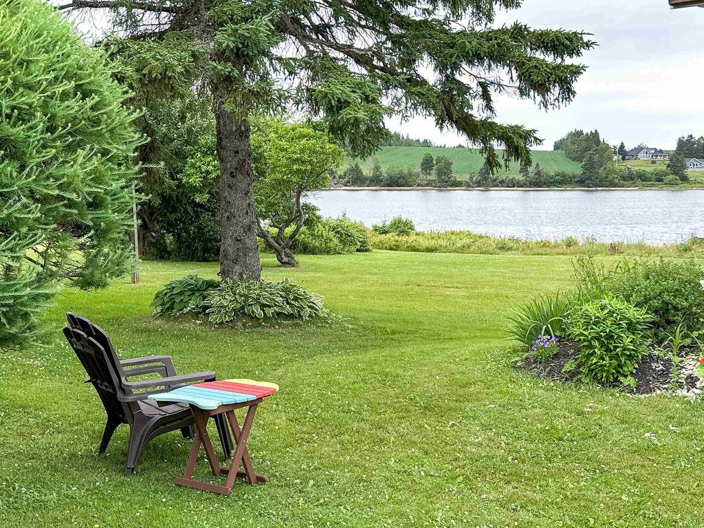 












227 Hummingbird Court

,
Oyster Bed Bridge,







PE
C1E 0N8

