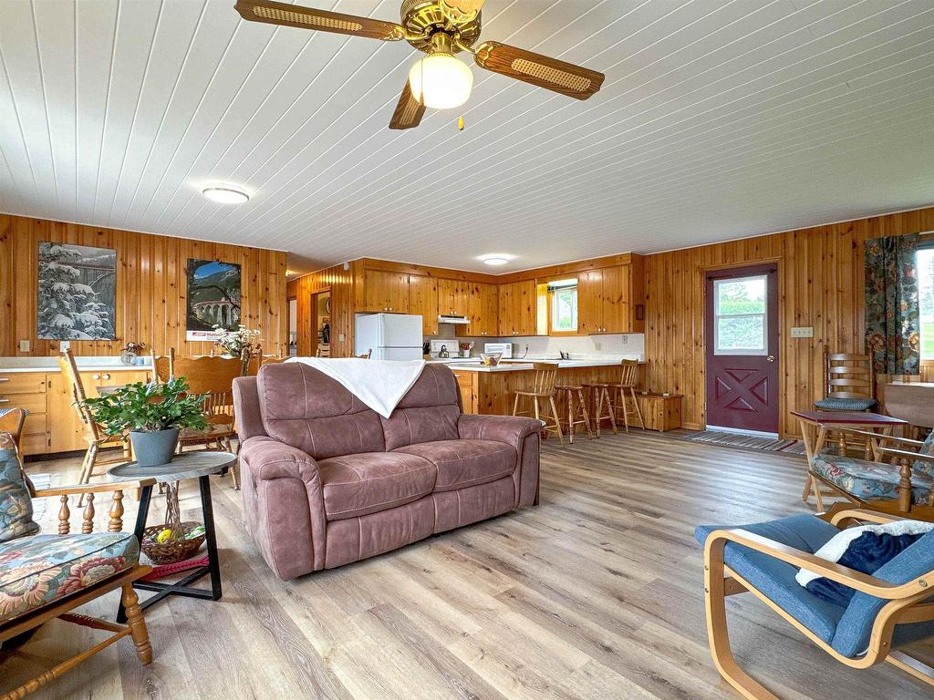 












227 Hummingbird Court

,
Oyster Bed Bridge,







PE
C1E 0N8

