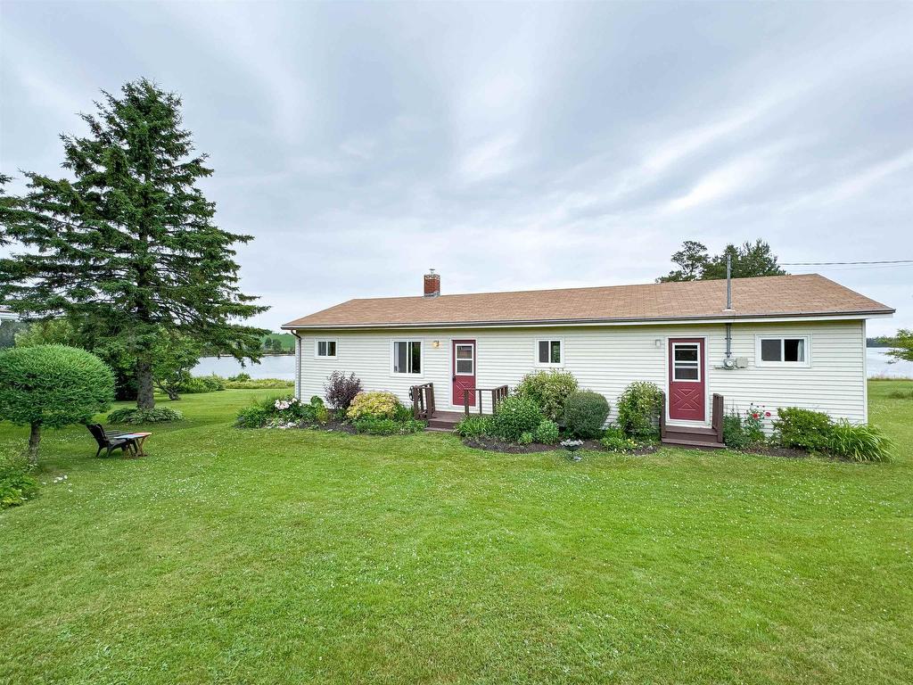 












227 Hummingbird Court

,
Oyster Bed Bridge,







PE
C1E 0N8

