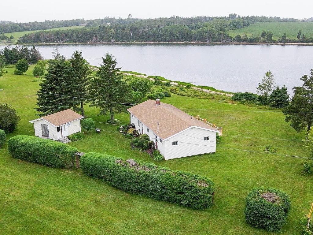 












227 Hummingbird Court

,
Oyster Bed Bridge,







PE
C1E 0N8

