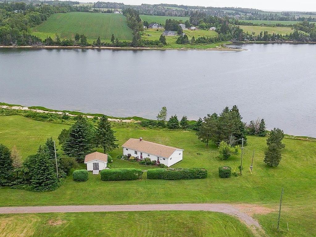 












227 Hummingbird Court

,
Oyster Bed Bridge,







PE
C1E 0N8

