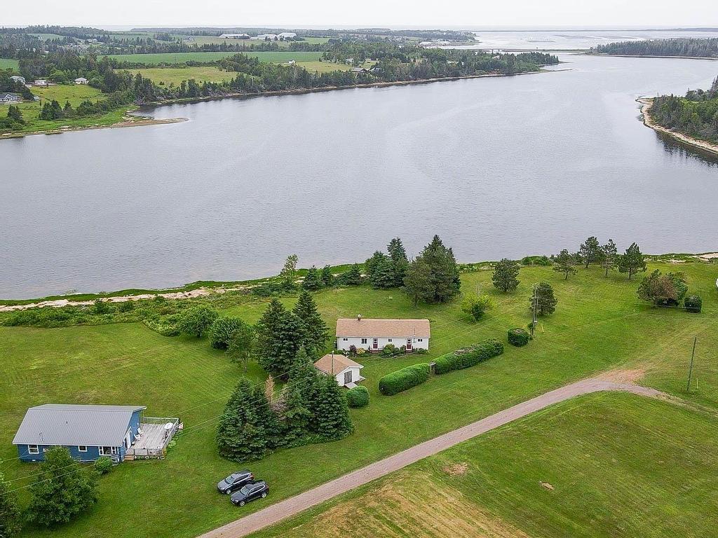 












227 Hummingbird Court

,
Oyster Bed Bridge,







PE
C1E 0N8

