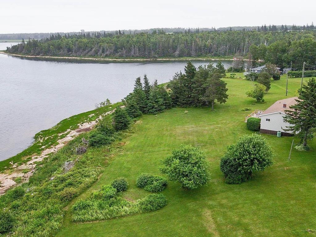 












227 Hummingbird Court

,
Oyster Bed Bridge,







PE
C1E 0N8

