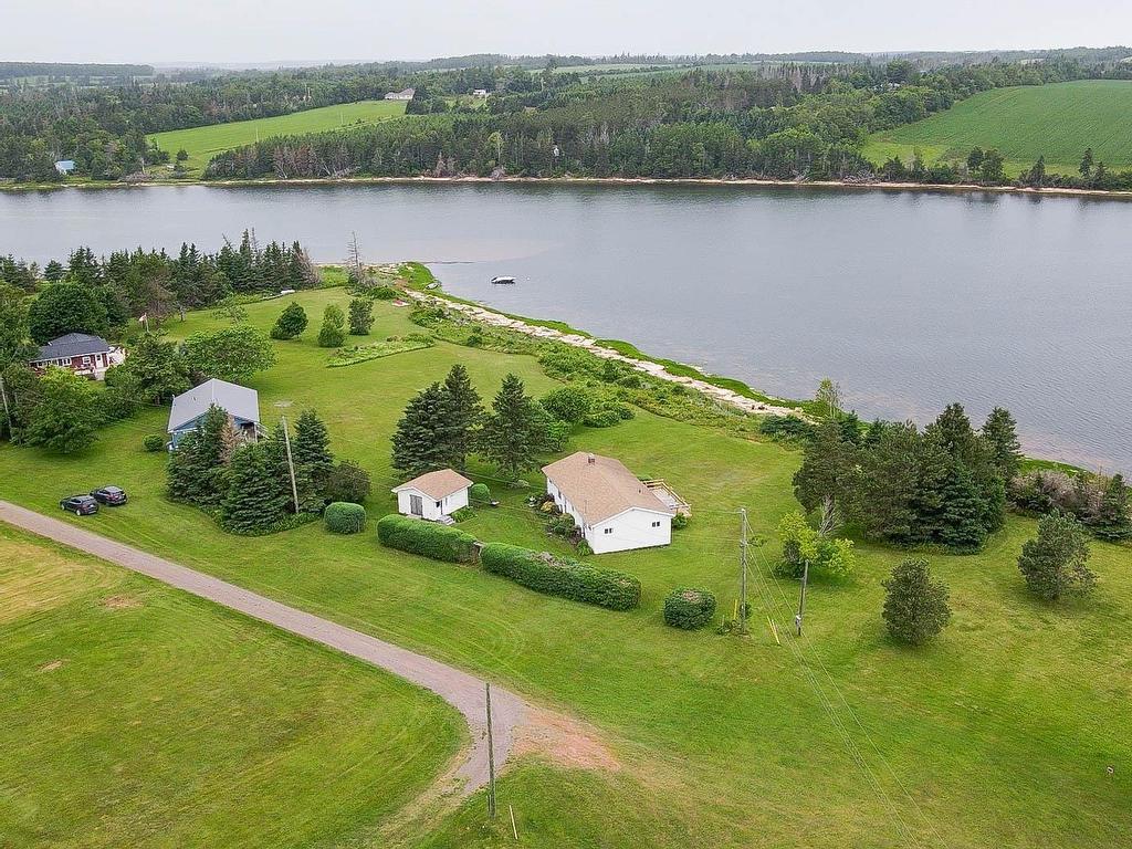 












227 Hummingbird Court

,
Oyster Bed Bridge,







PE
C1E 0N8

