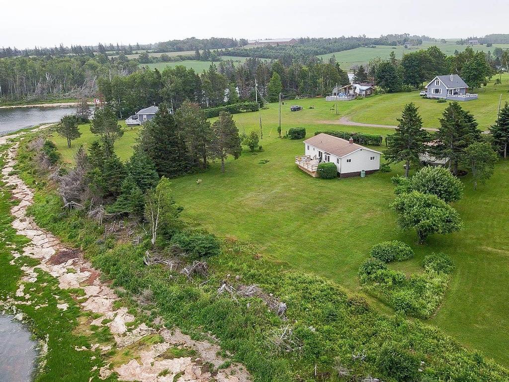 












227 Hummingbird Court

,
Oyster Bed Bridge,







PE
C1E 0N8

