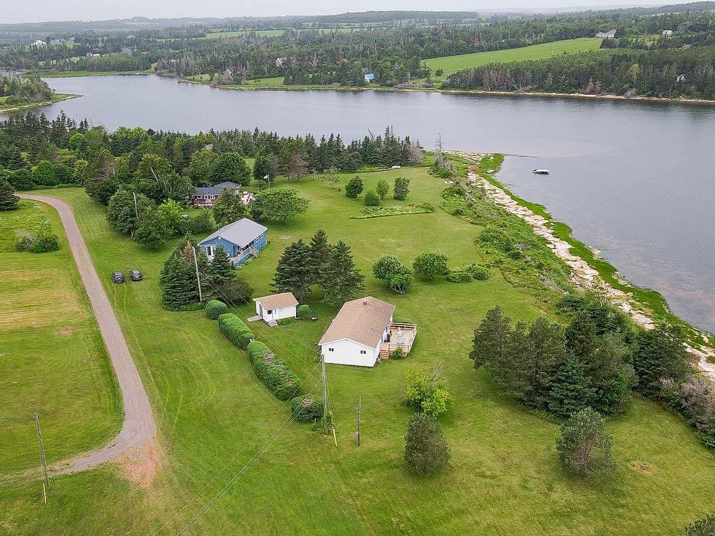 












227 Hummingbird Court

,
Oyster Bed Bridge,







PE
C1E 0N8

