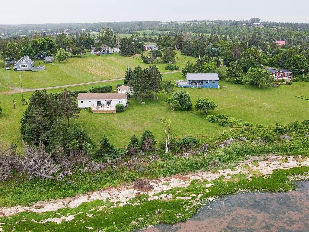 












227 Hummingbird Court

,
Oyster Bed Bridge,







PE
C1E 0N8

