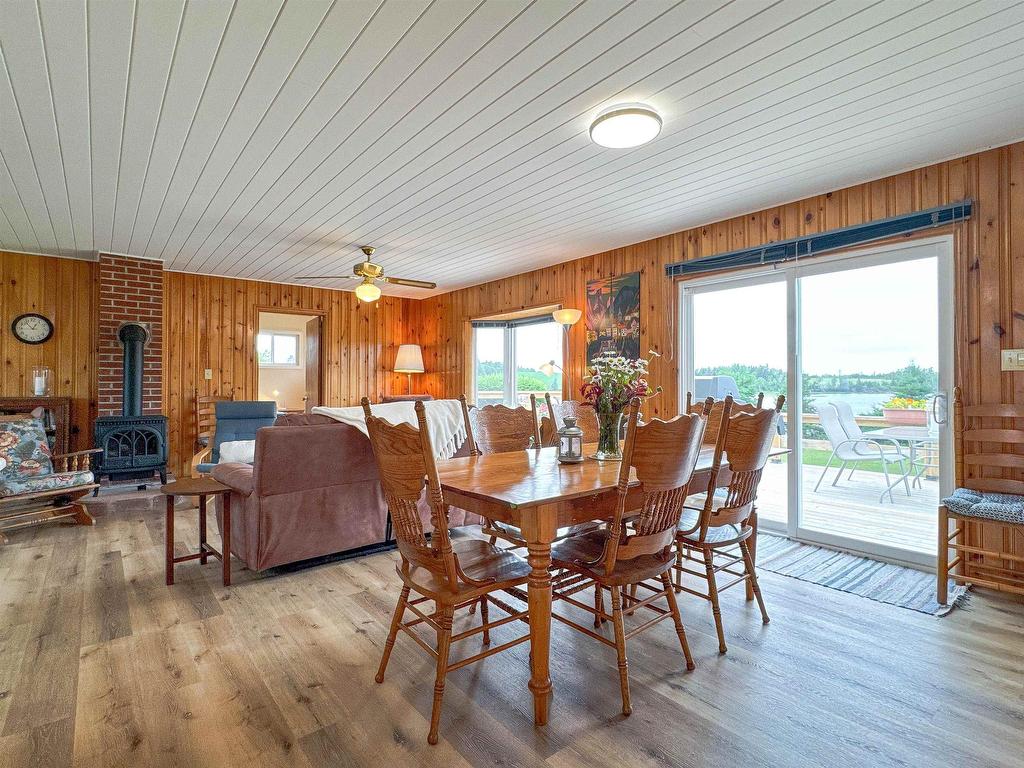 












227 Hummingbird Court

,
Oyster Bed Bridge,







PE
C1E 0N8

