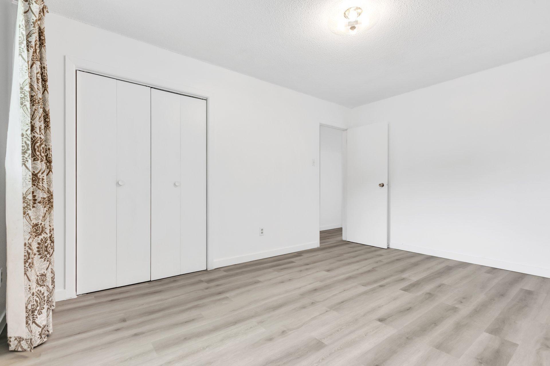 









551


Rue Blackwood

,
Longueuil (Greenfield Park),




QC
J4V1H4


