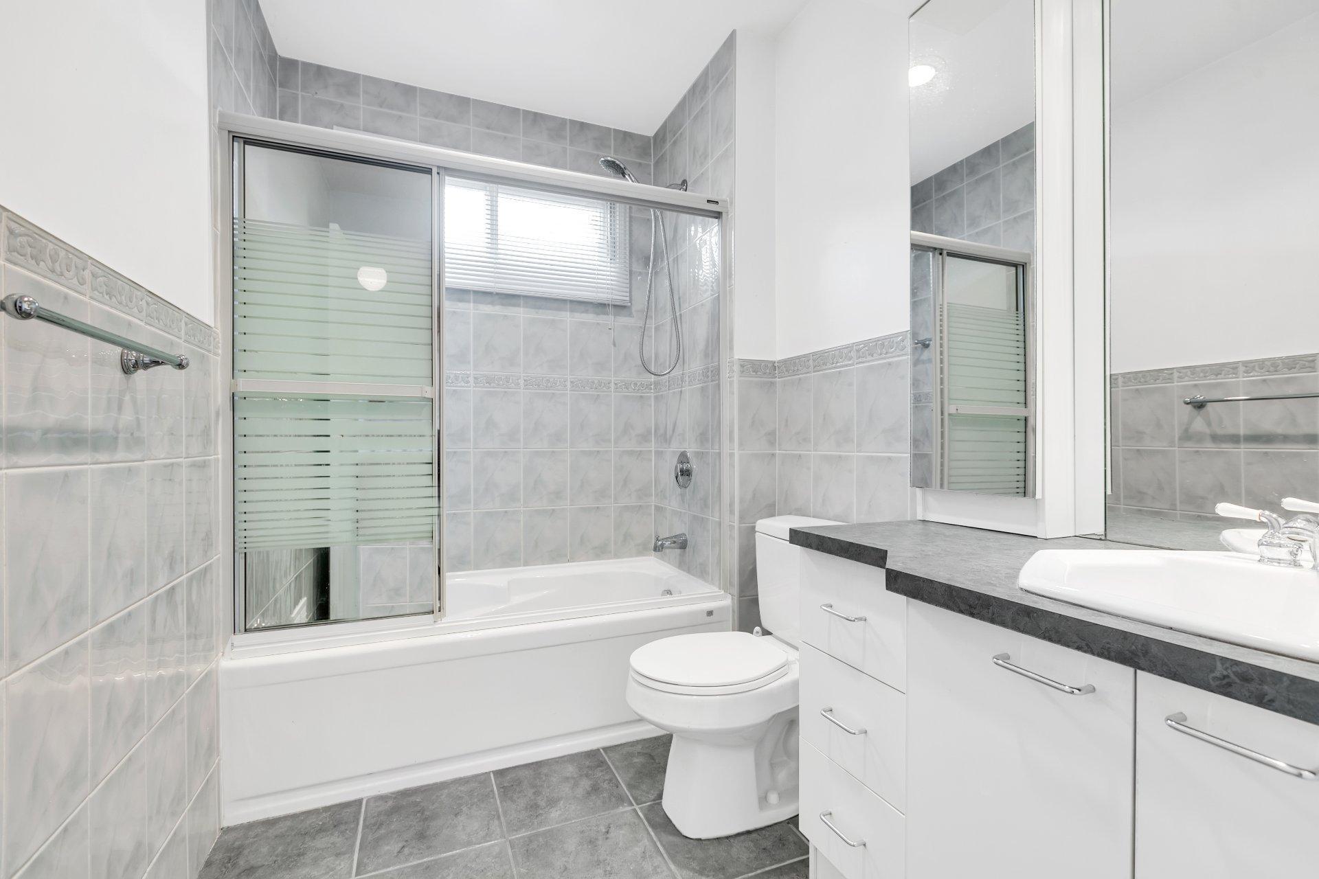 









551


Rue Blackwood

,
Longueuil (Greenfield Park),




QC
J4V1H4

