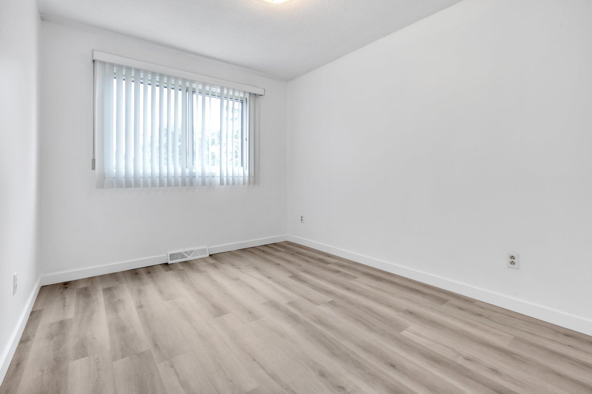 









551


Rue Blackwood

,
Longueuil (Greenfield Park),




QC
J4V1H4

