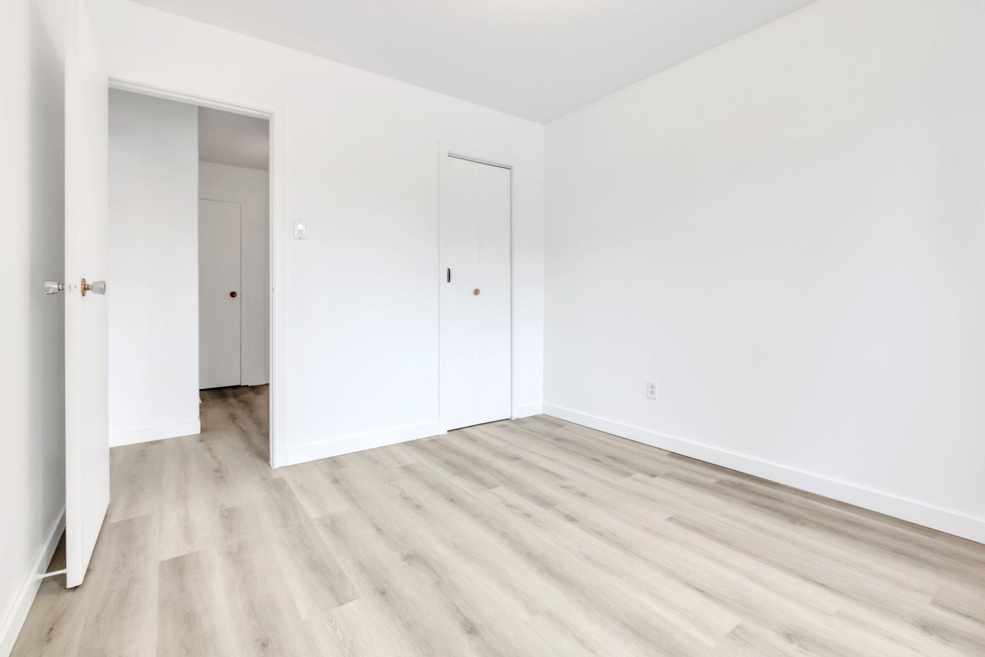 









551


Rue Blackwood

,
Longueuil (Greenfield Park),




QC
J4V1H4

