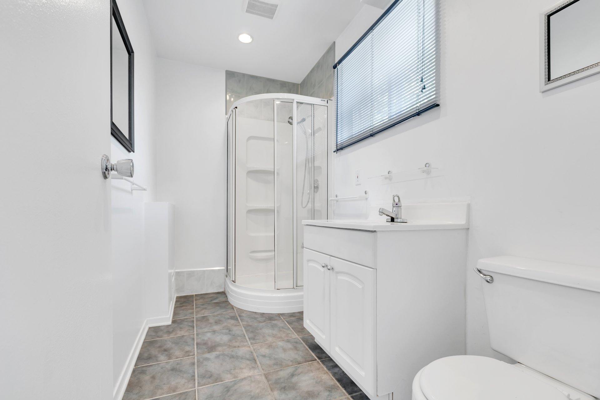 









551


Rue Blackwood

,
Longueuil (Greenfield Park),




QC
J4V1H4

