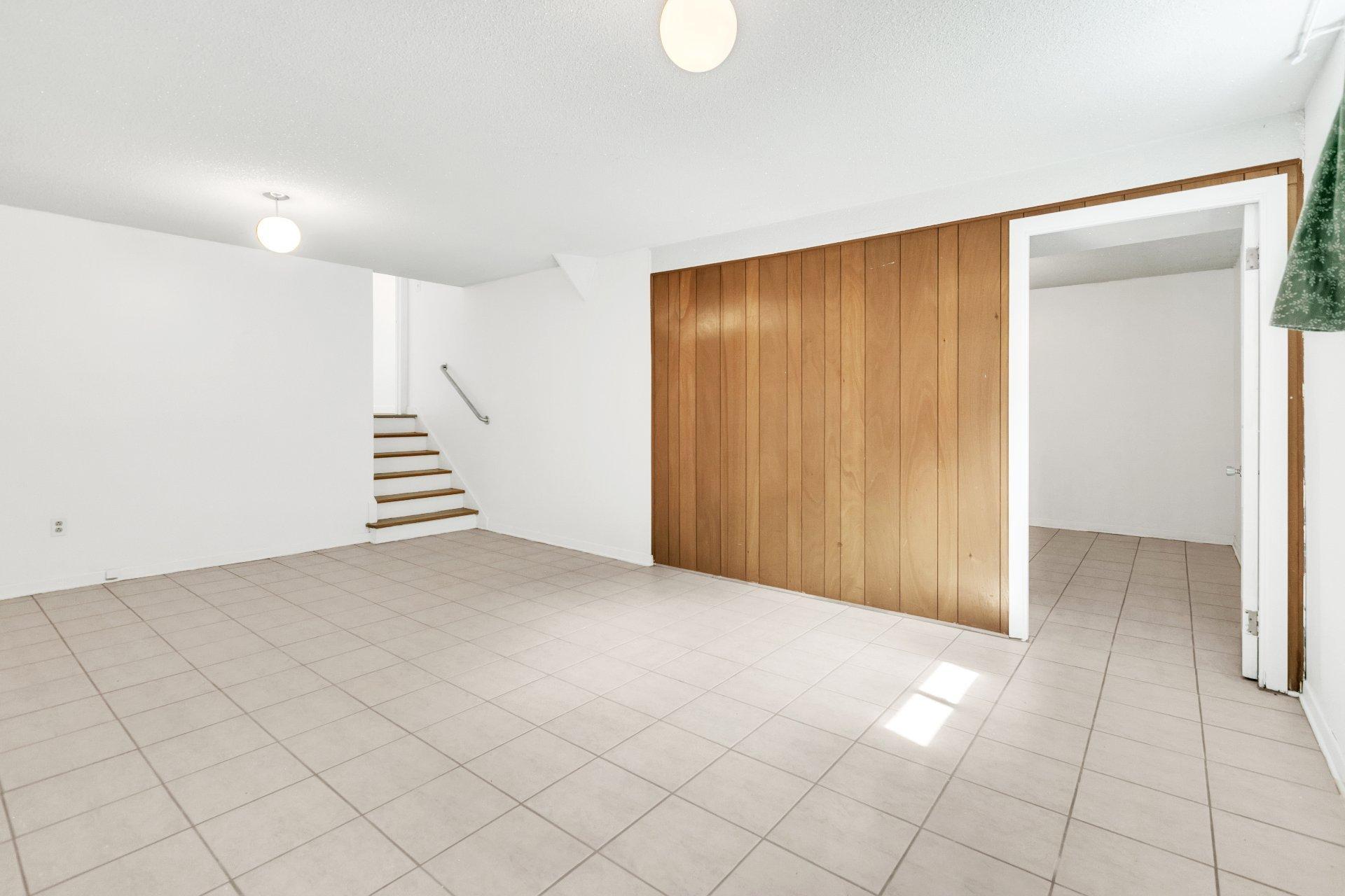 









551


Rue Blackwood

,
Longueuil (Greenfield Park),




QC
J4V1H4

