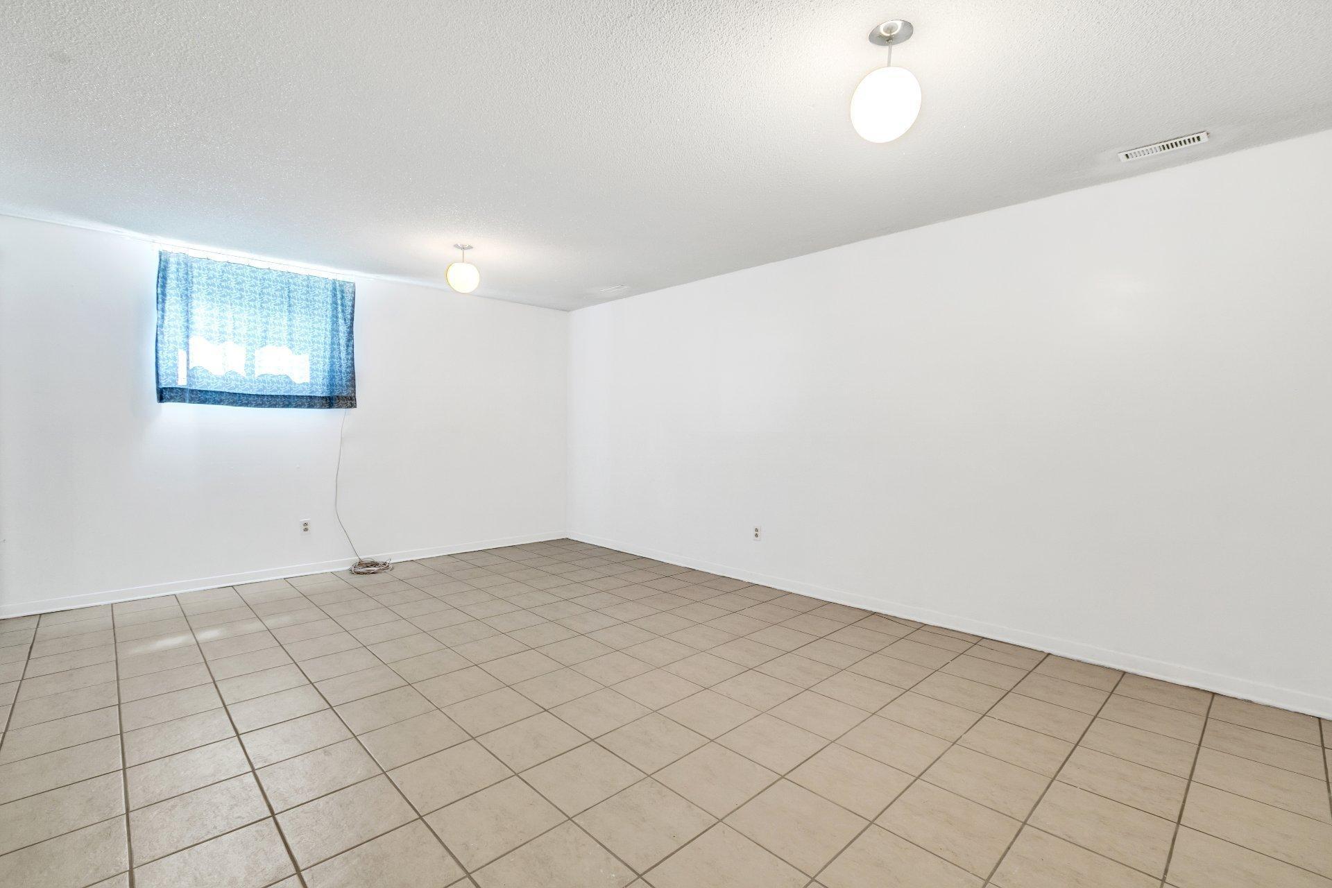 









551


Rue Blackwood

,
Longueuil (Greenfield Park),




QC
J4V1H4

