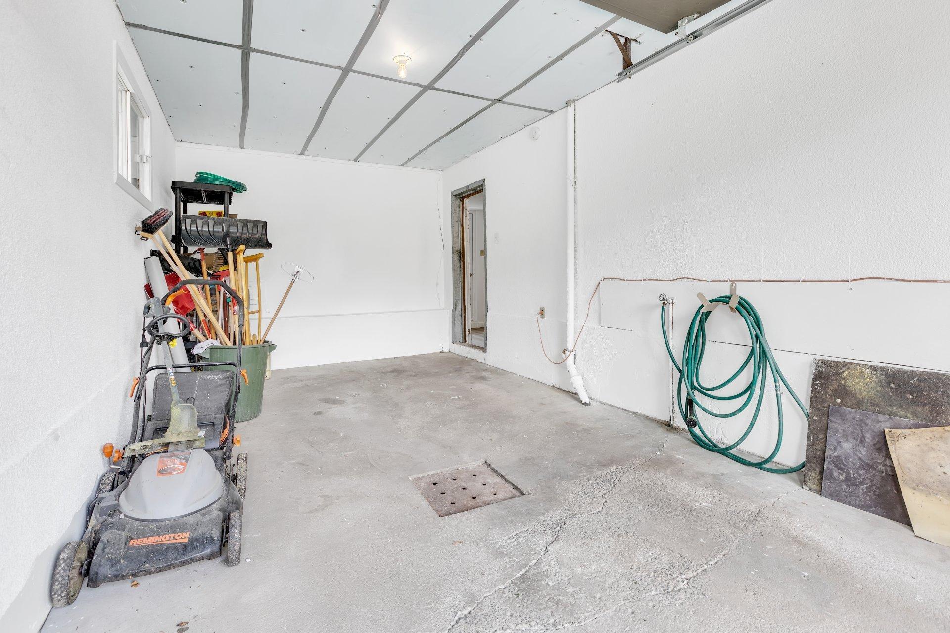









551


Rue Blackwood

,
Longueuil (Greenfield Park),




QC
J4V1H4

