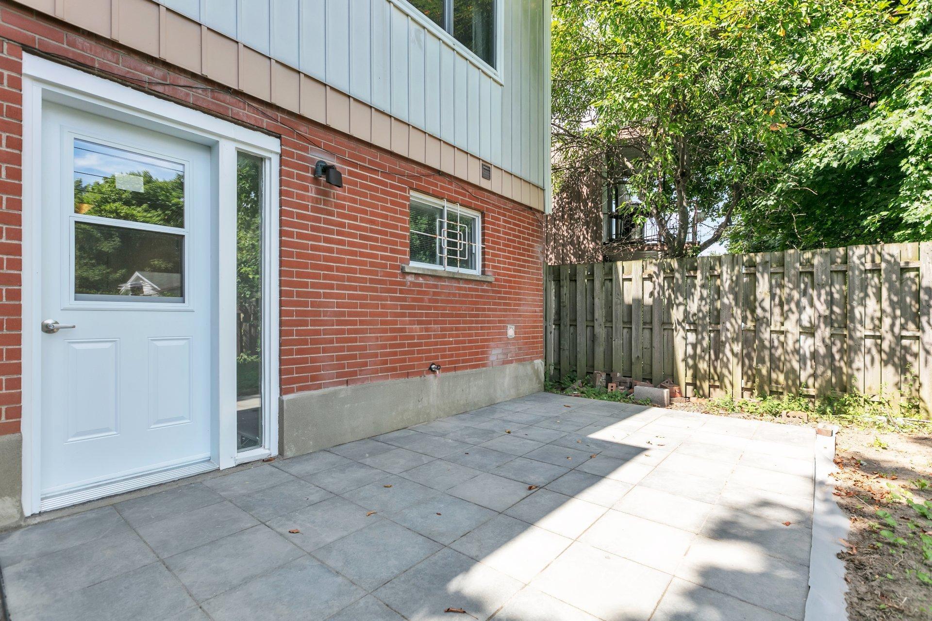 









551


Rue Blackwood

,
Longueuil (Greenfield Park),




QC
J4V1H4

