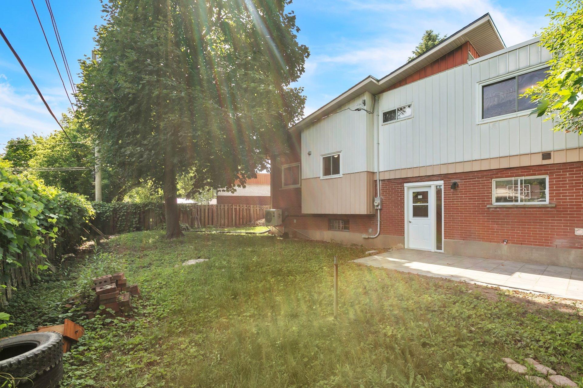









551


Rue Blackwood

,
Longueuil (Greenfield Park),




QC
J4V1H4

