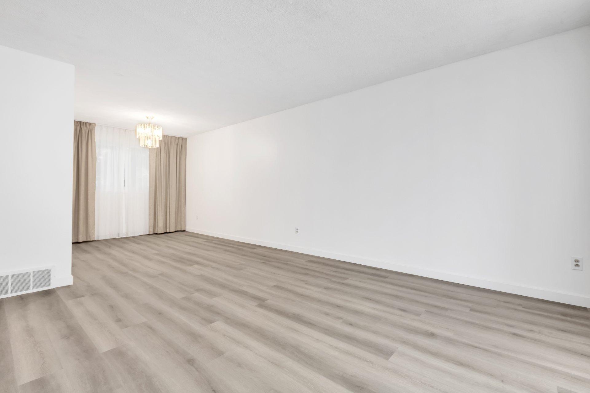 









551


Rue Blackwood

,
Longueuil (Greenfield Park),




QC
J4V1H4

